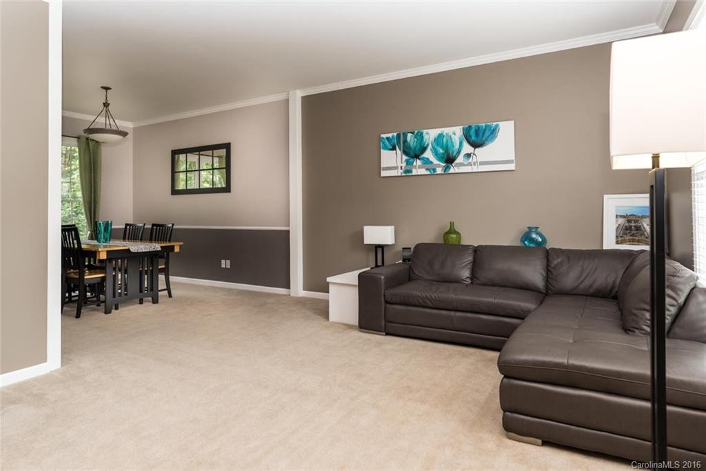 11 Whispering Oaks Court - Photo 4
