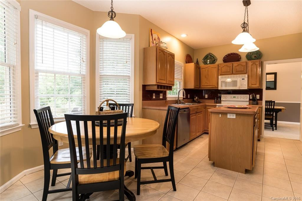11 Whispering Oaks Court - Photo 10