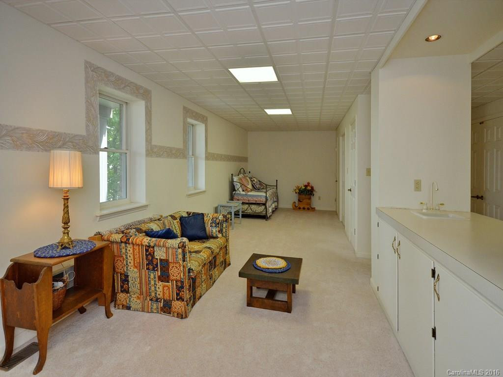 1 Governors Drive - Photo 18