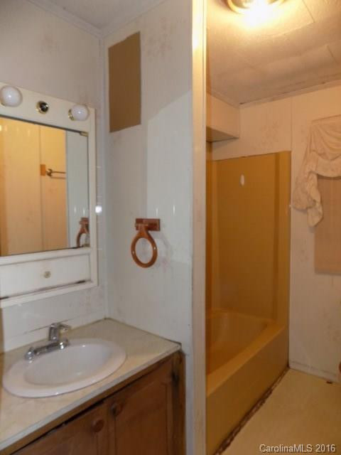 6241 Bostic Sunshine Highway - Photo 11