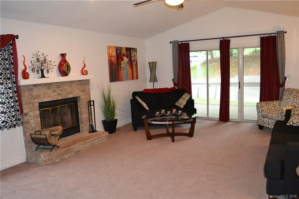 512 Belvidere Court - Photo 2