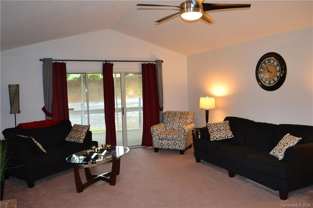 512 Belvidere Court - Photo 3