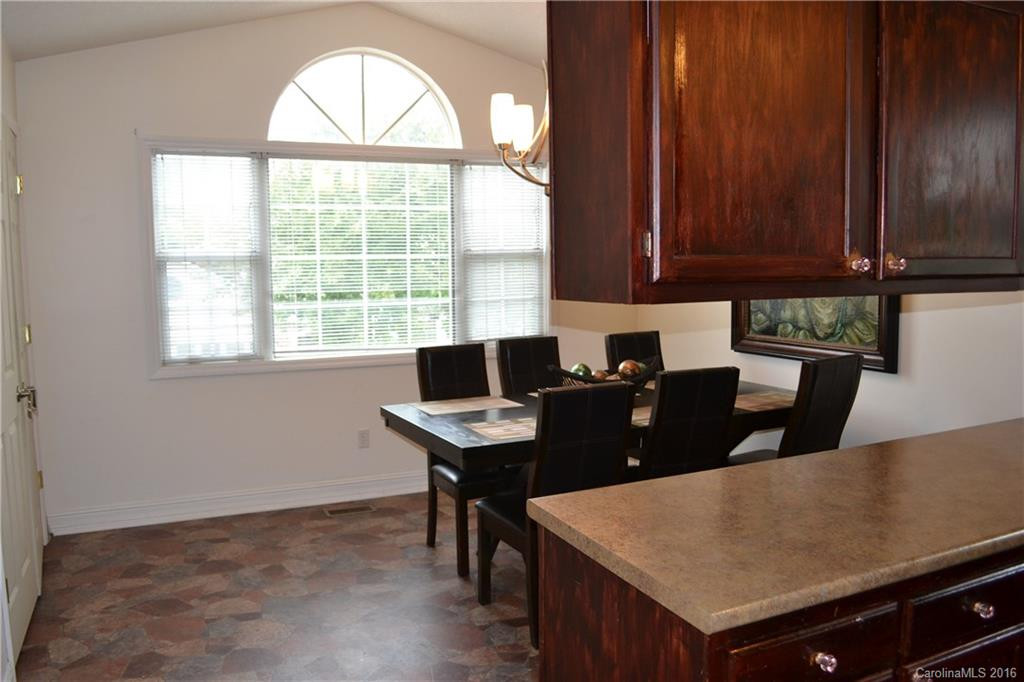 512 Belvidere Court - Photo 4