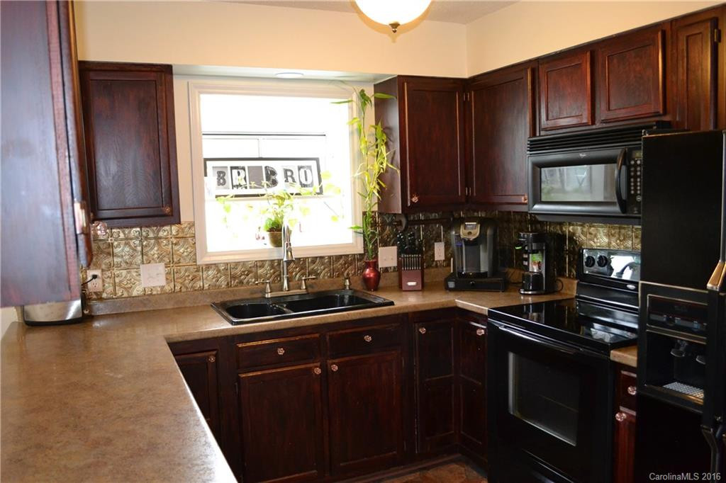 512 Belvidere Court - Photo 5