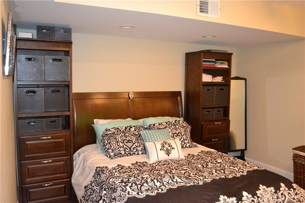 512 Belvidere Court - Photo 10