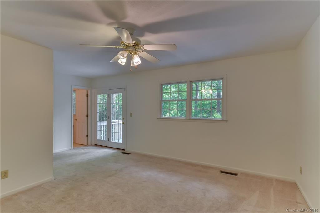 136 Beechwood Drive - Photo 11