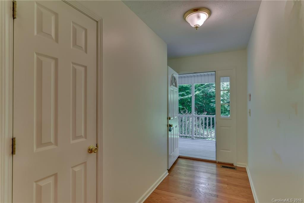 136 Beechwood Drive - Photo 4