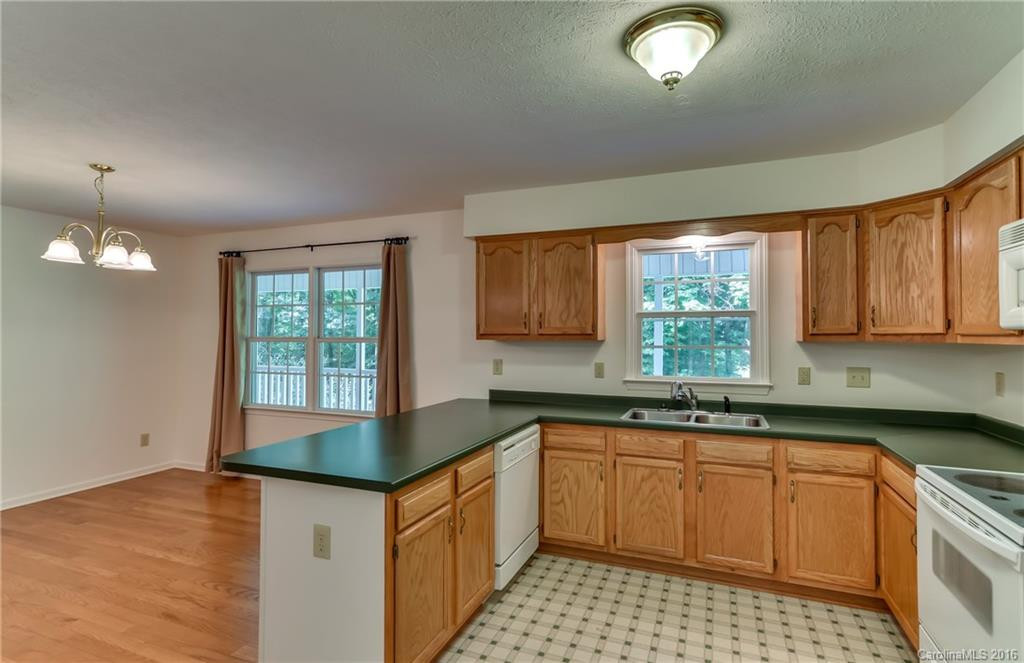 136 Beechwood Drive - Photo 9