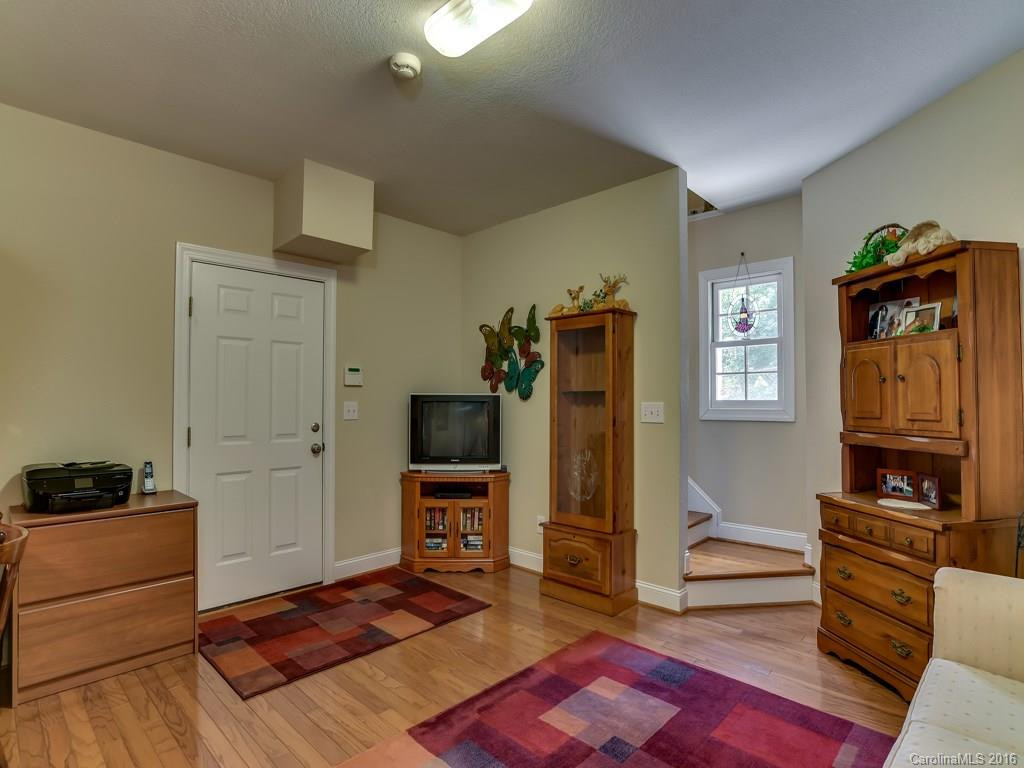 238 Sweetbriar Road - Photo 17