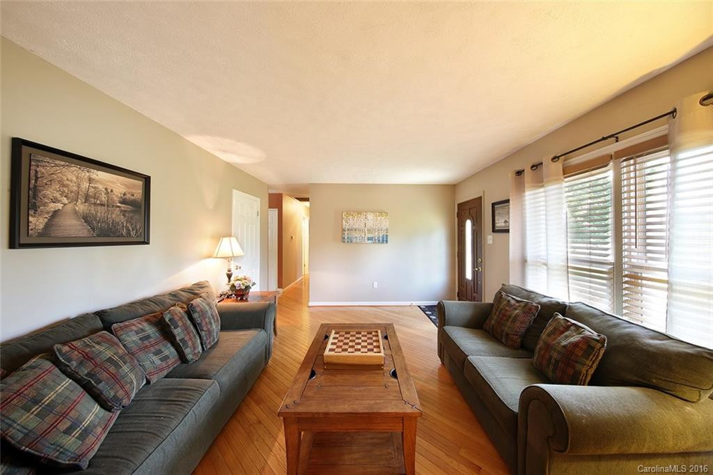 2 Fieldcrest Drive - Photo 4