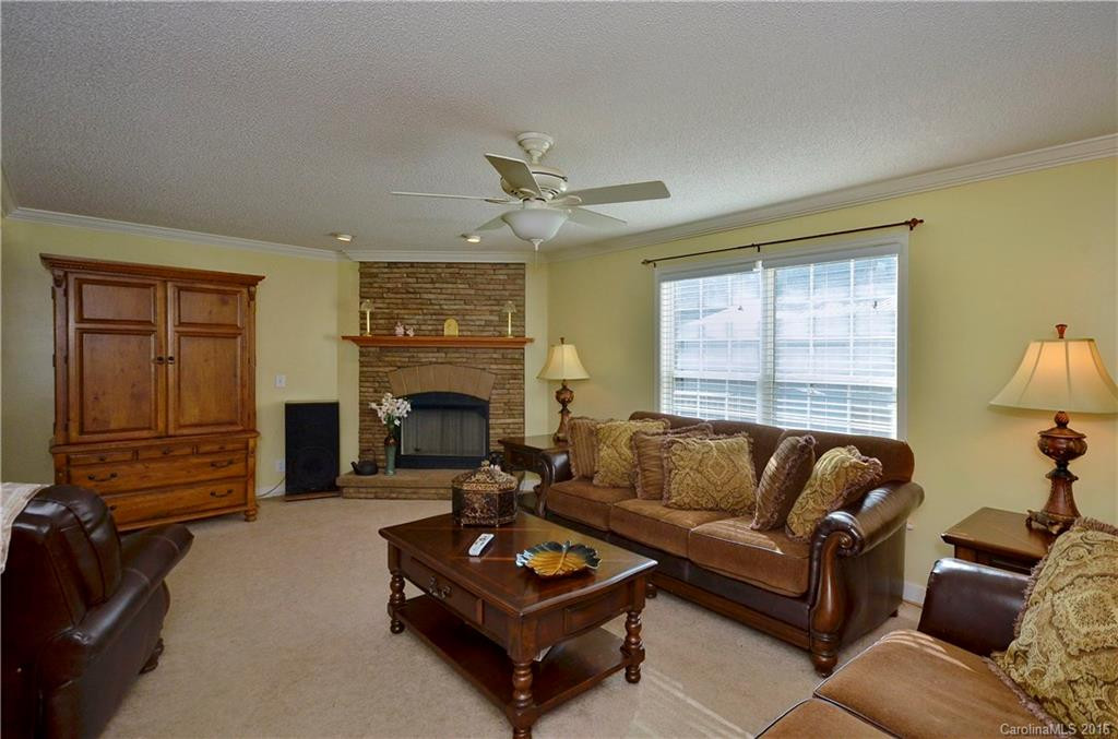 76 Melissa Way - Photo 3