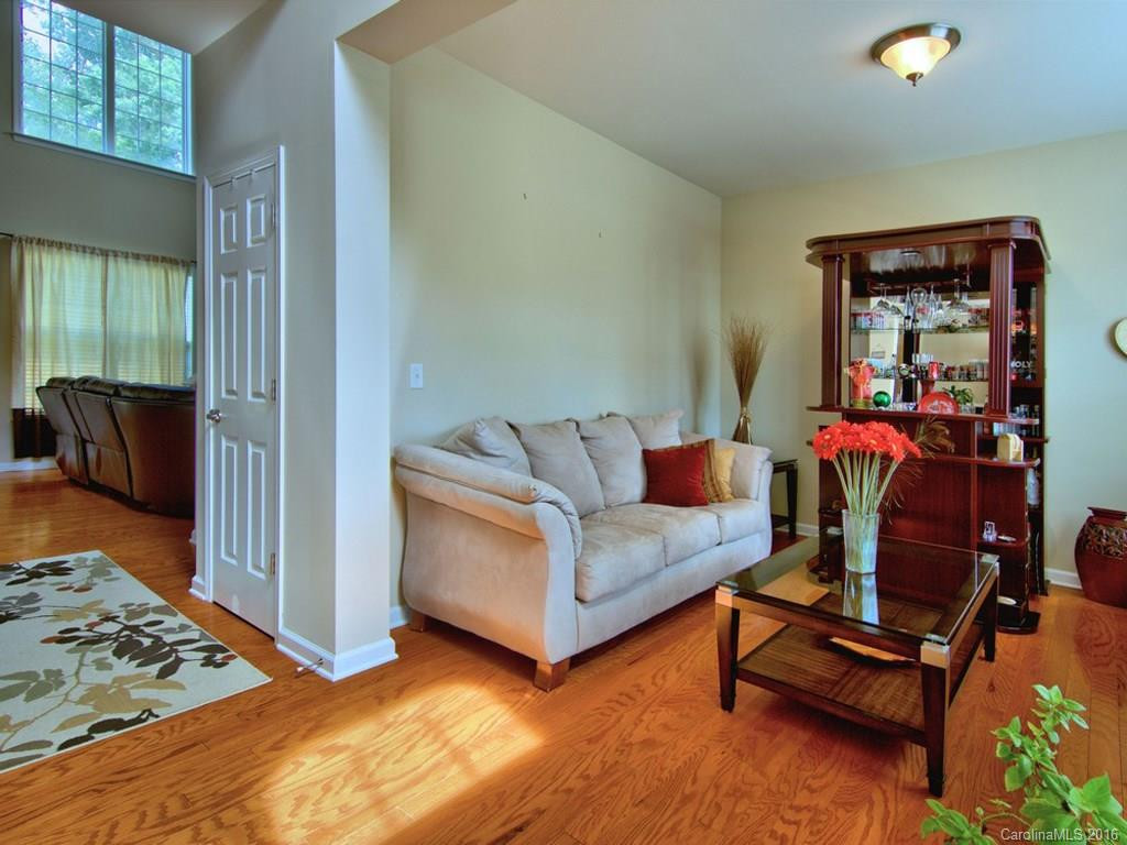 76 Roanoke Road - Photo 2