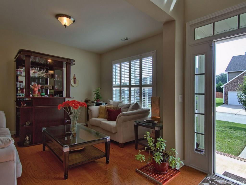 76 Roanoke Road - Photo 4
