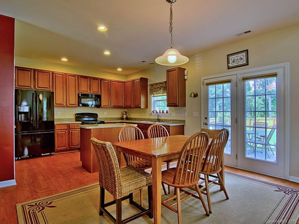 76 Roanoke Road - Photo 6