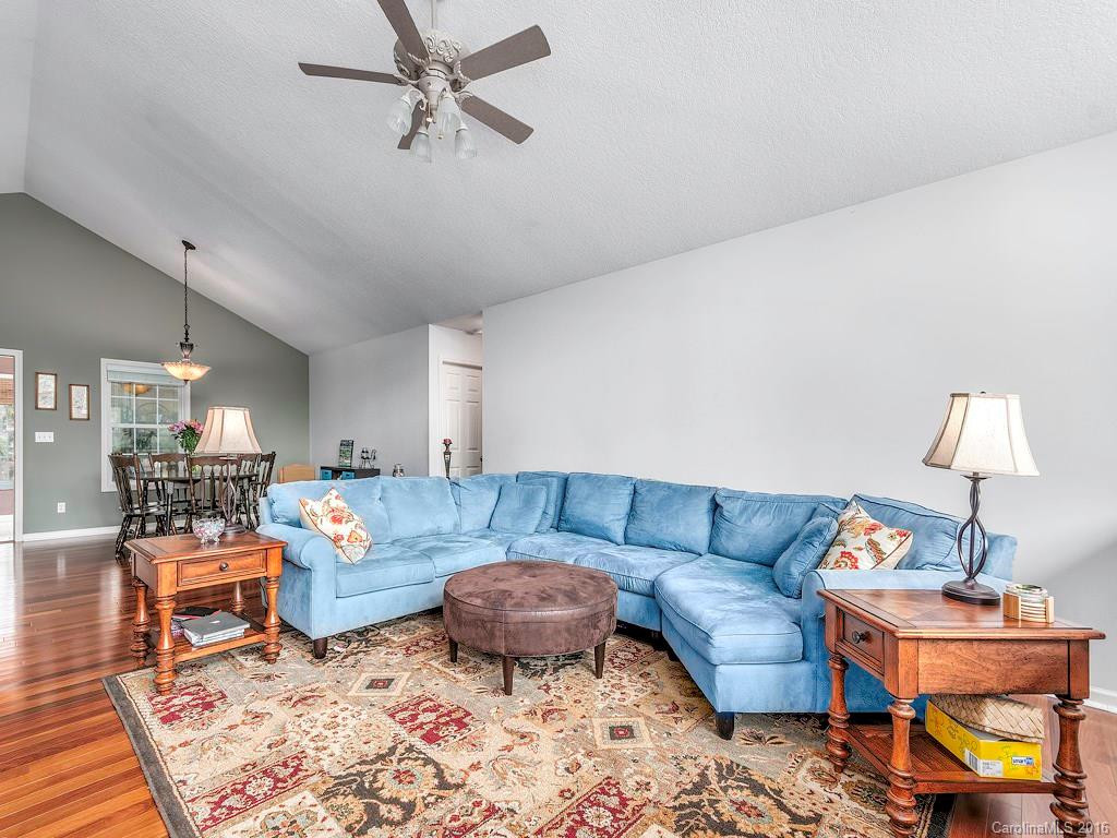 125 Pleasant Grove Road - Photo 3
