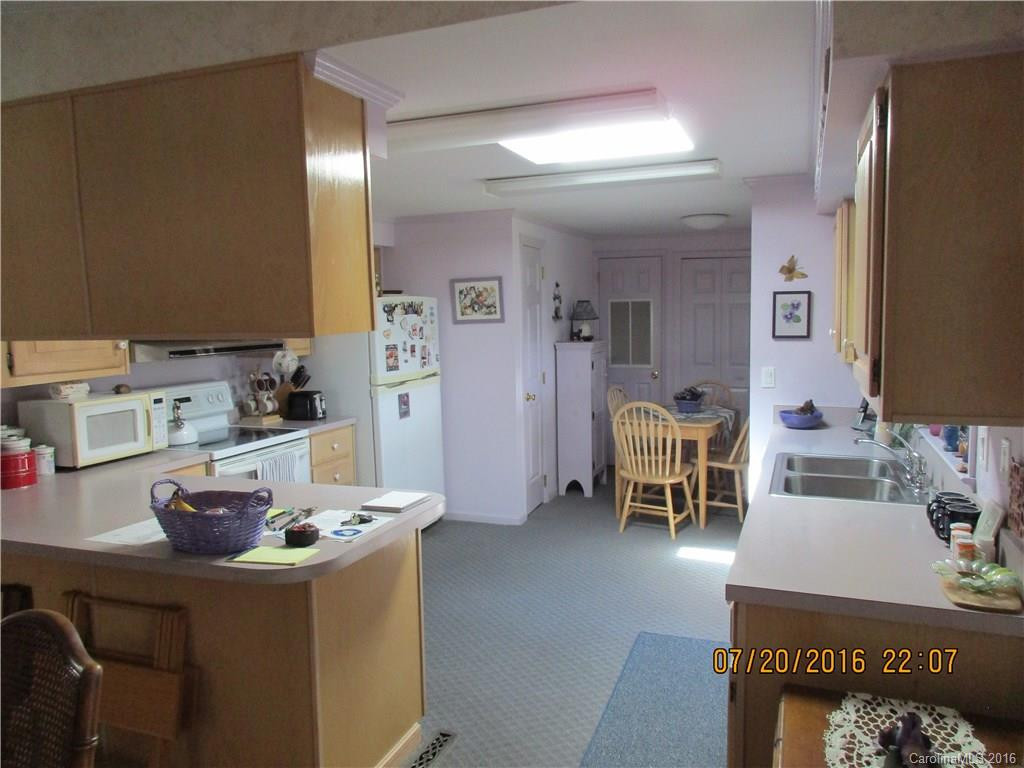 10 Howard Lane - Photo 16