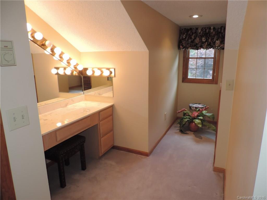 90 Garden Court - Photo 15
