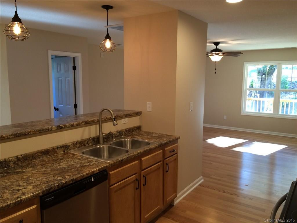 1 Maple Avenue - Photo 5