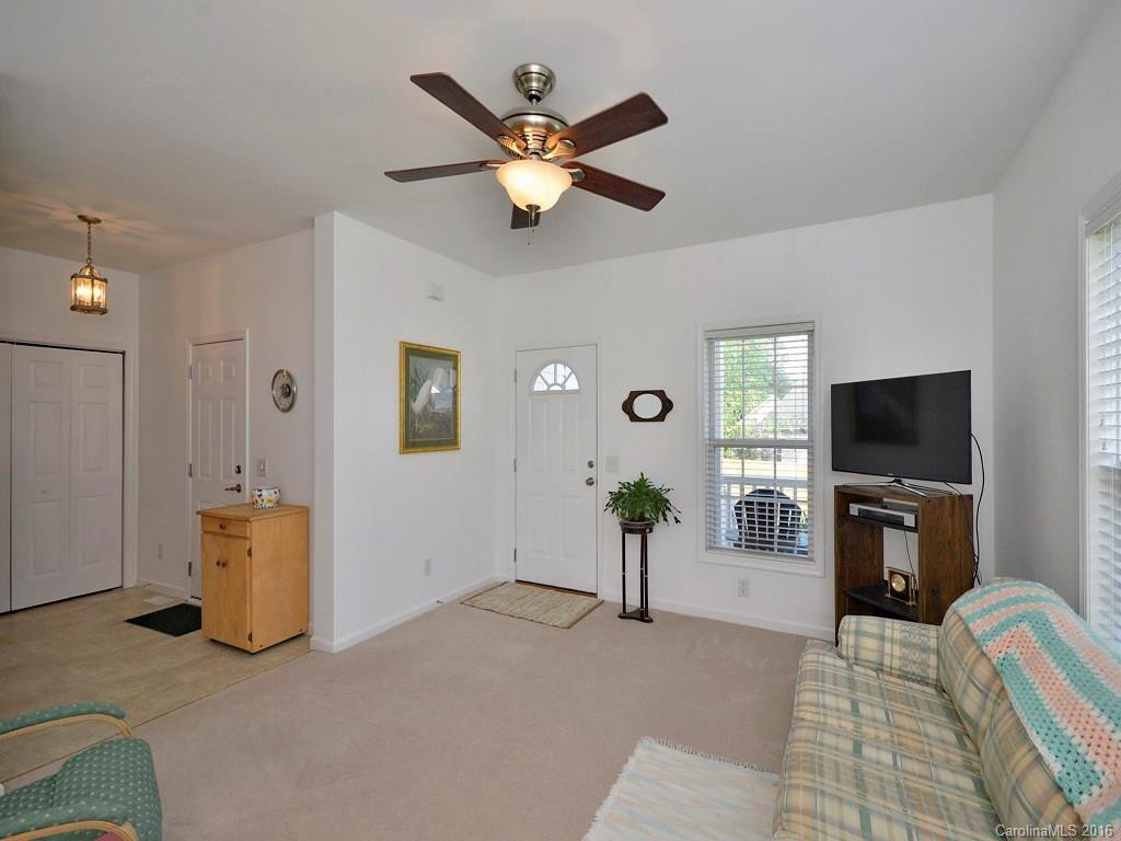 6 Founders Way - Photo 3