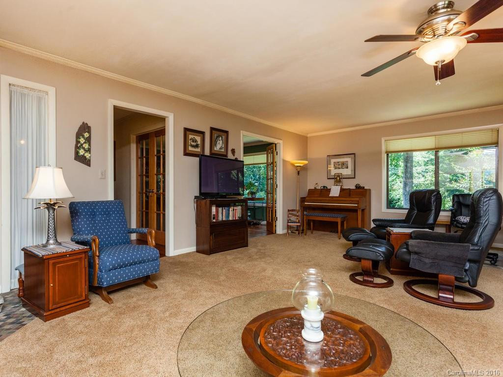112 Brentwood Drive - Photo 3