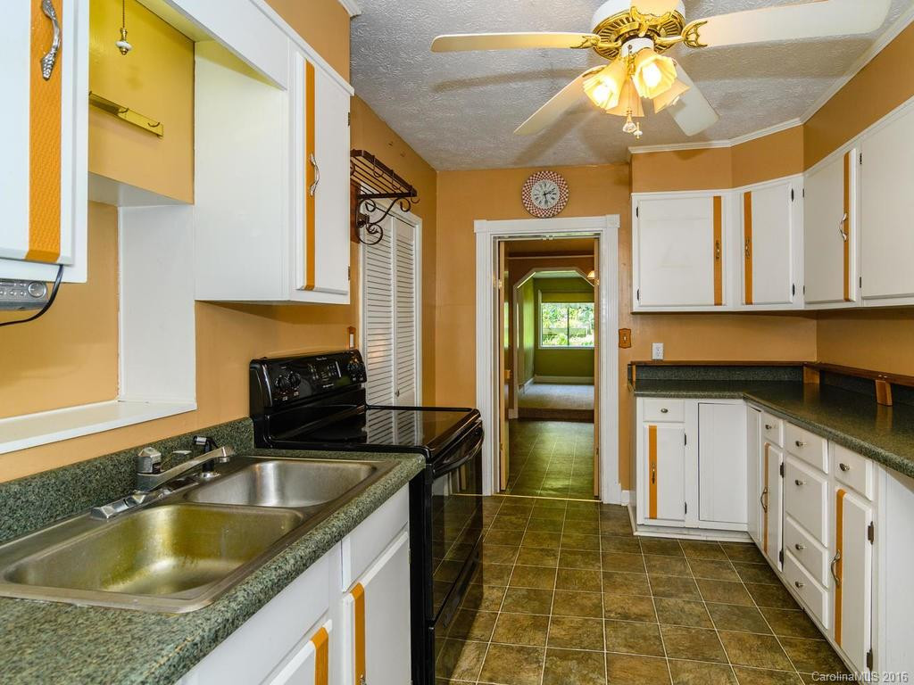 228 Ridgeway Road - Photo 10
