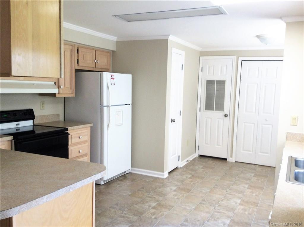 220 Riverwind Drive - Photo 9