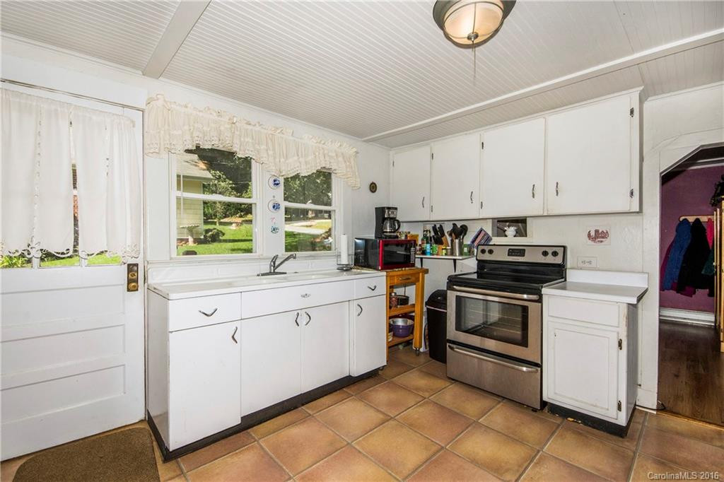 141 Dewey Avenue - Photo 4
