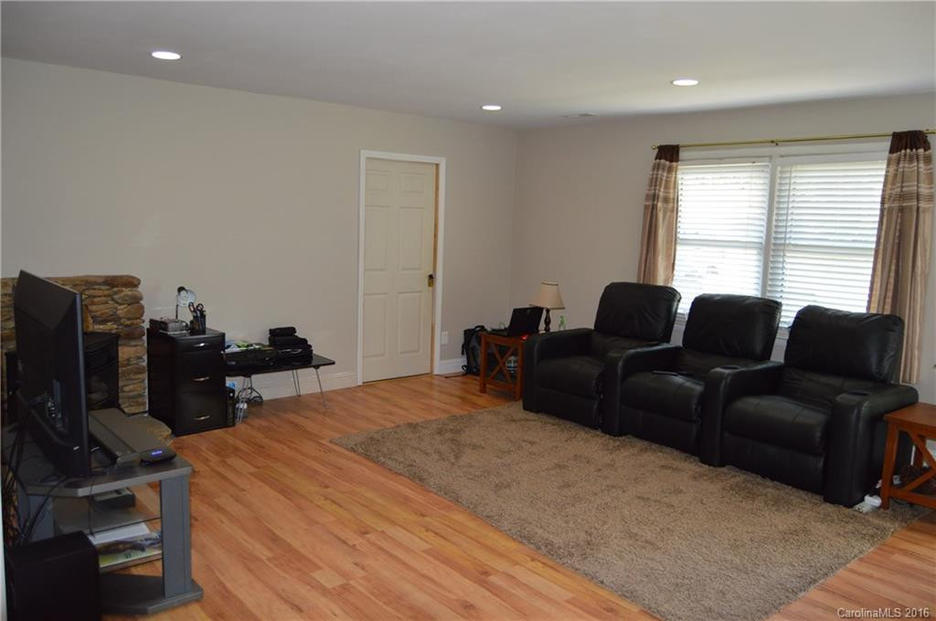 108 Joanne Lane - Photo 3