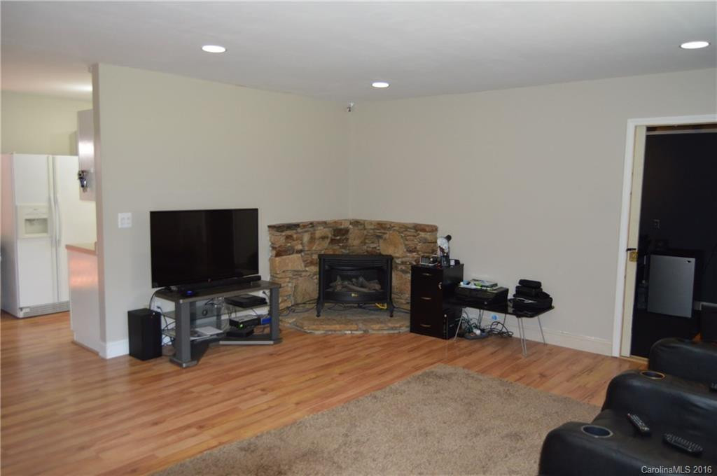 108 Joanne Lane - Photo 4
