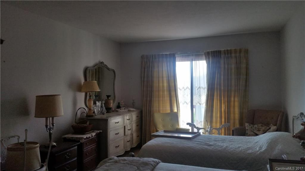 690 Crescent Street - Photo 3