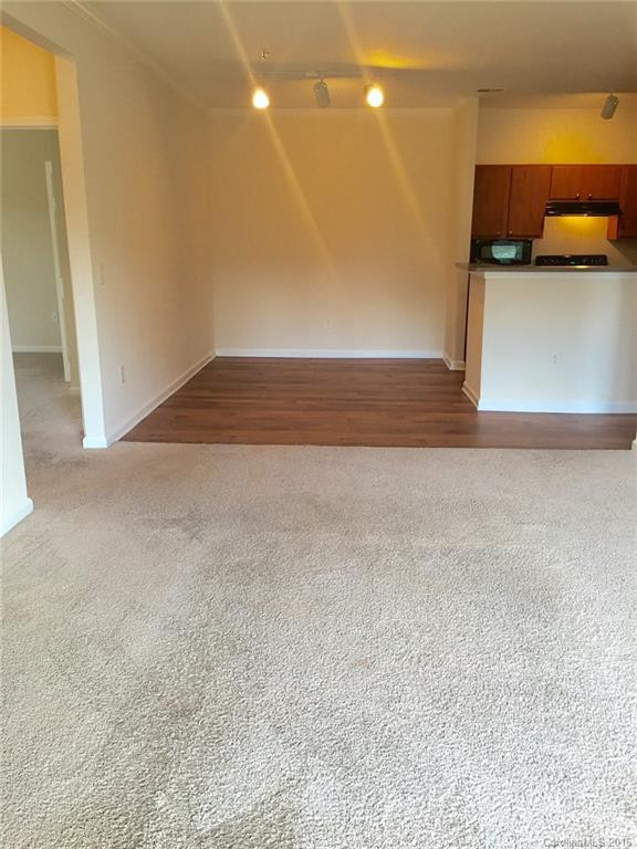 100 Vista Lake Drive #304 - Photo 4