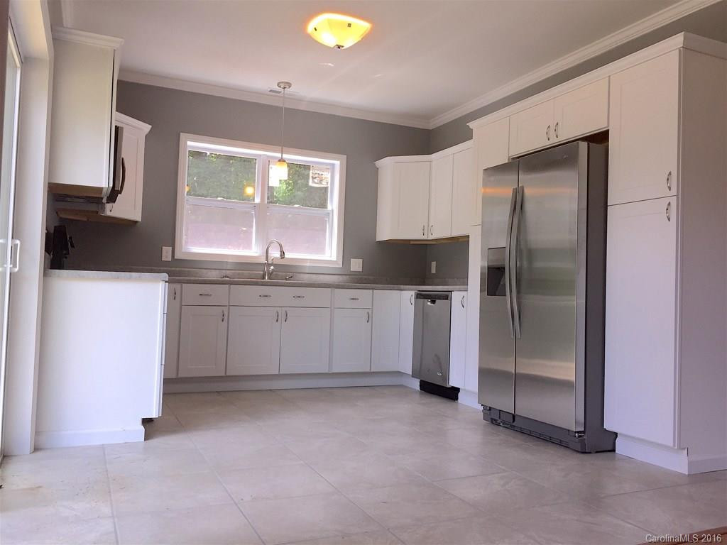 606 Lyndhurst Drive - Photo 3