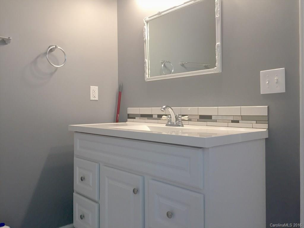 606 Lyndhurst Drive - Photo 6