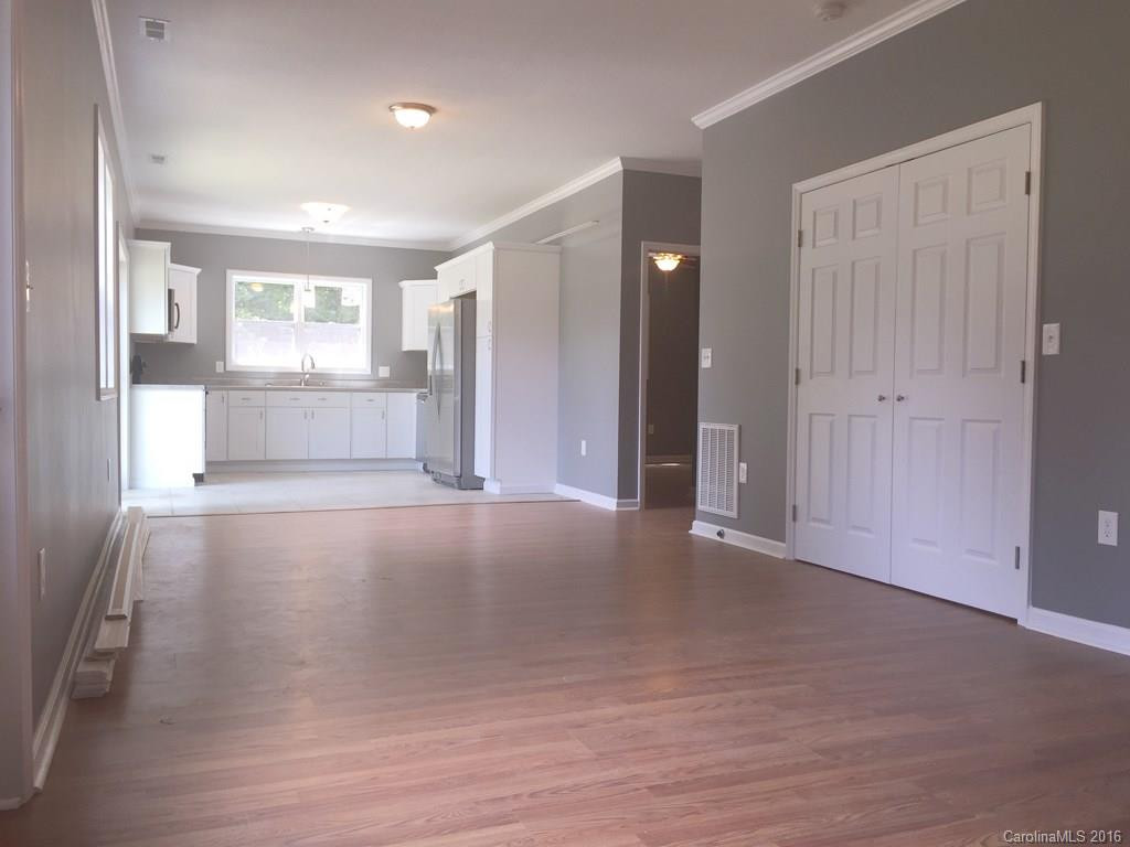 606 Lyndhurst Drive - Photo 9
