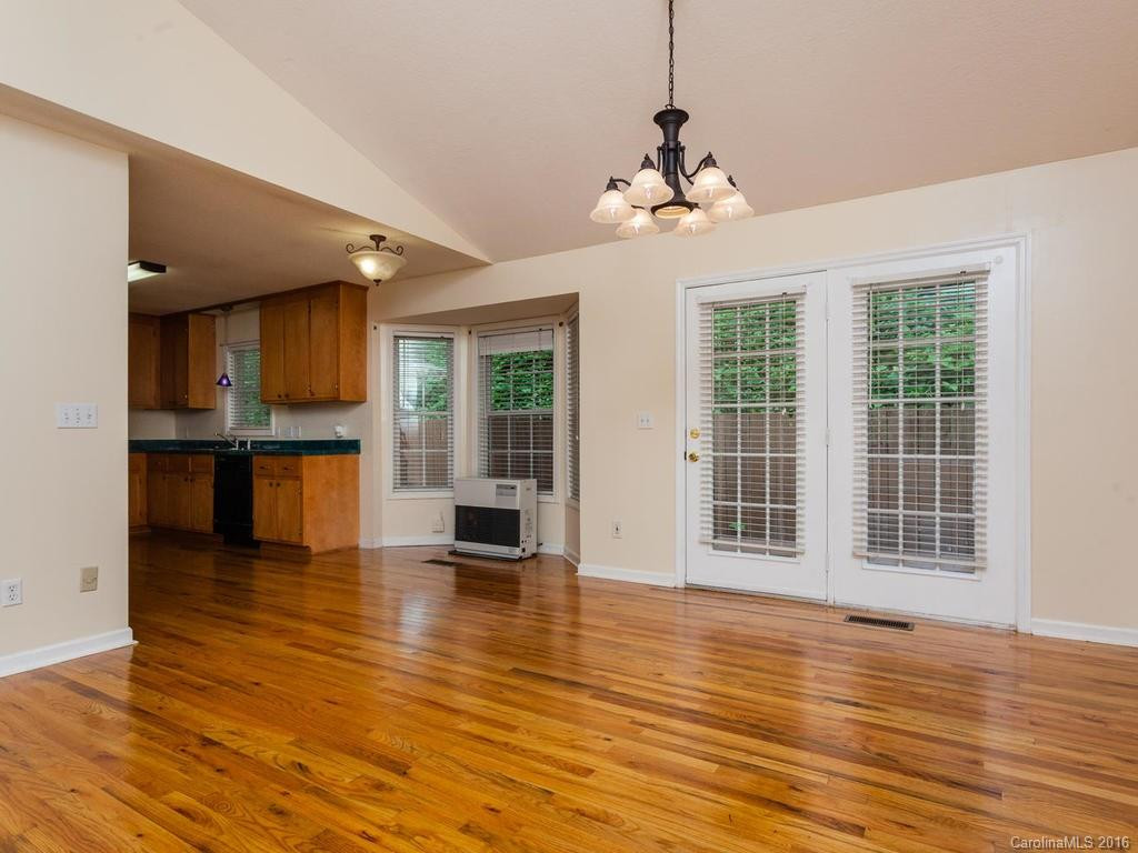 580 Lyndhurst Drive - Photo 12