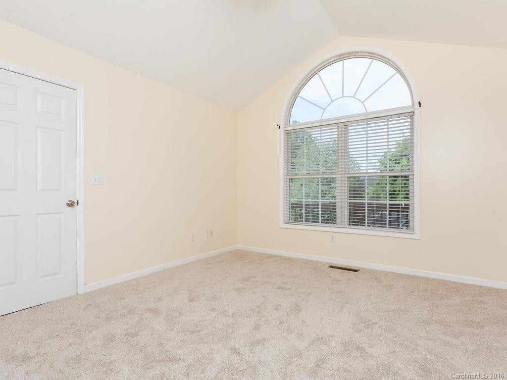 580 Lyndhurst Drive - Photo 14
