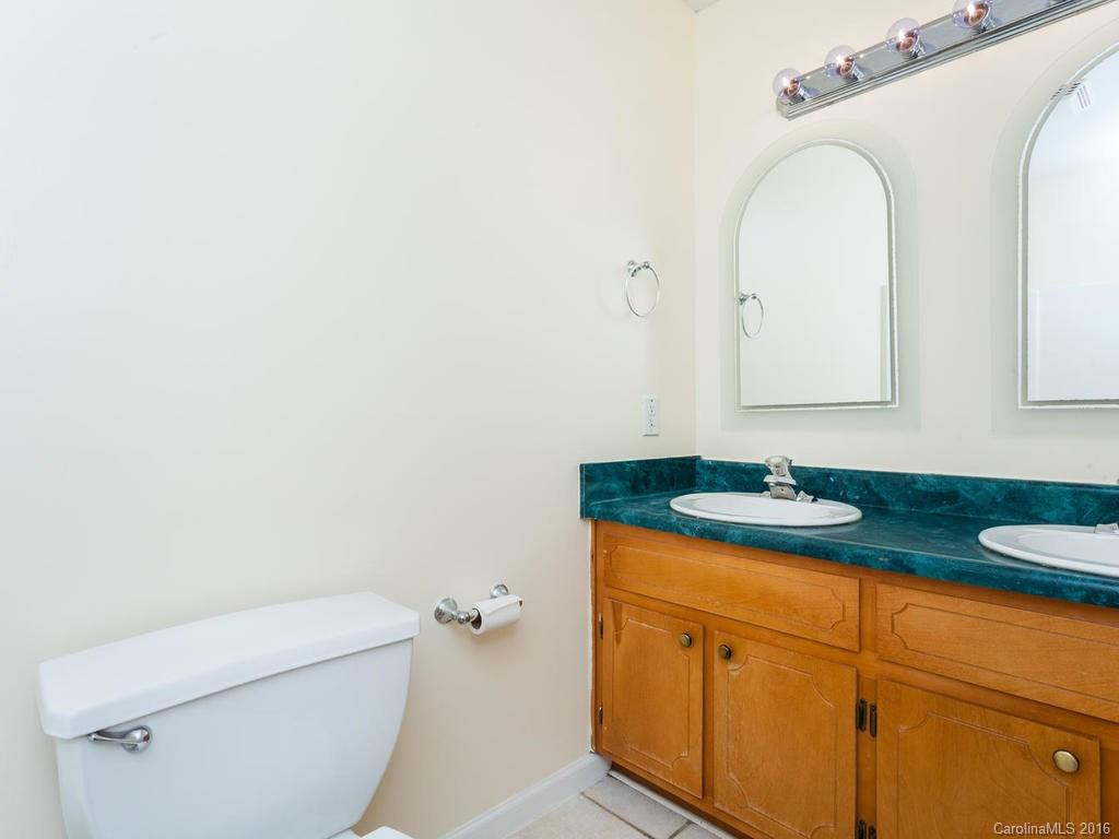 580 Lyndhurst Drive - Photo 16