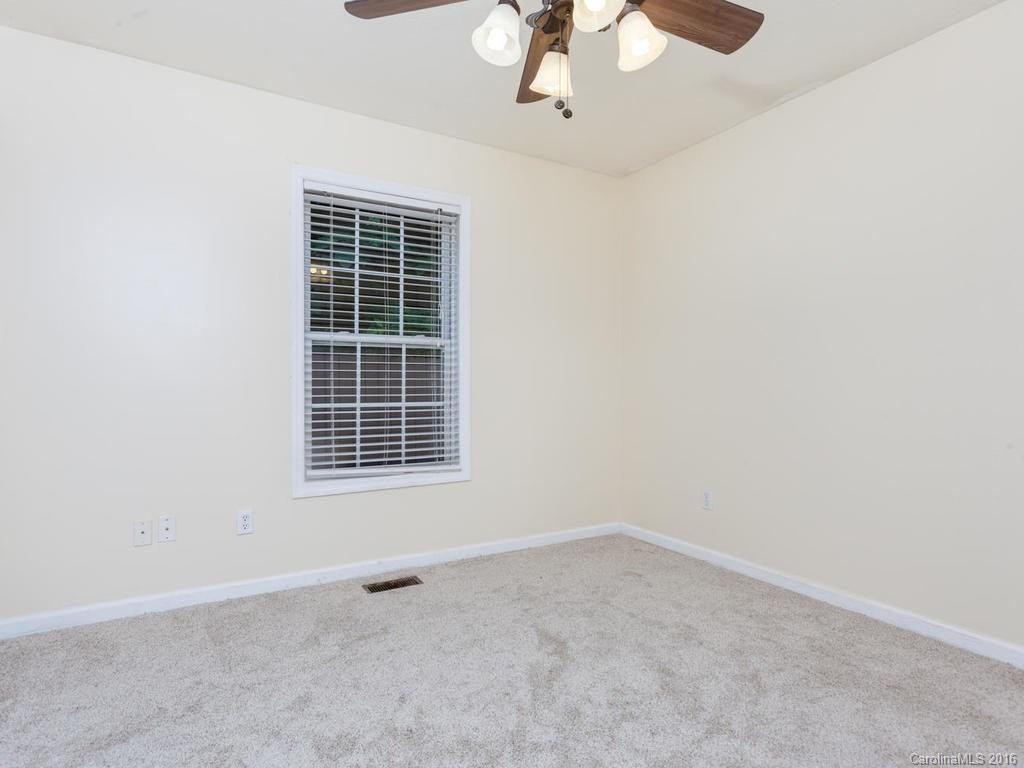580 Lyndhurst Drive - Photo 17