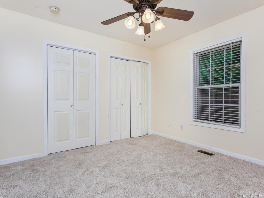 580 Lyndhurst Drive - Photo 18