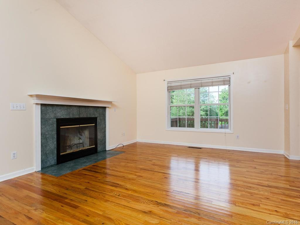 580 Lyndhurst Drive - Photo 6