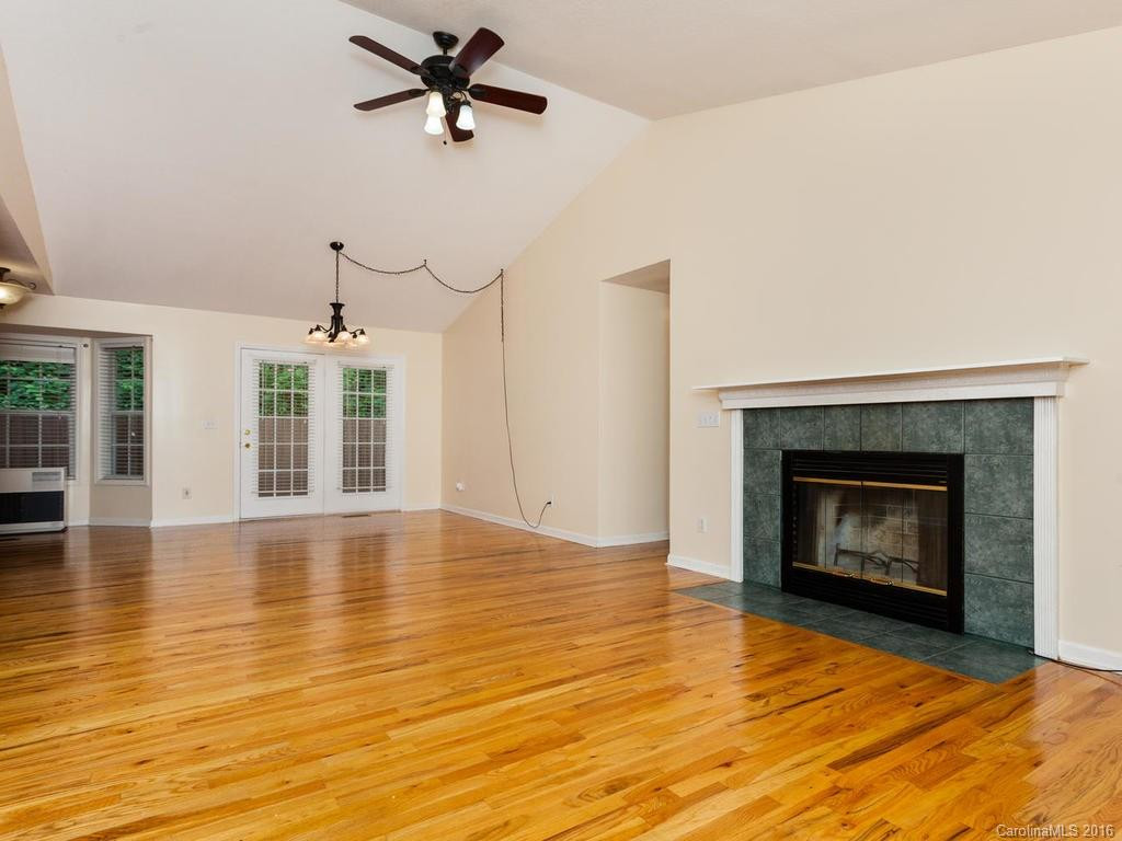 580 Lyndhurst Drive - Photo 7