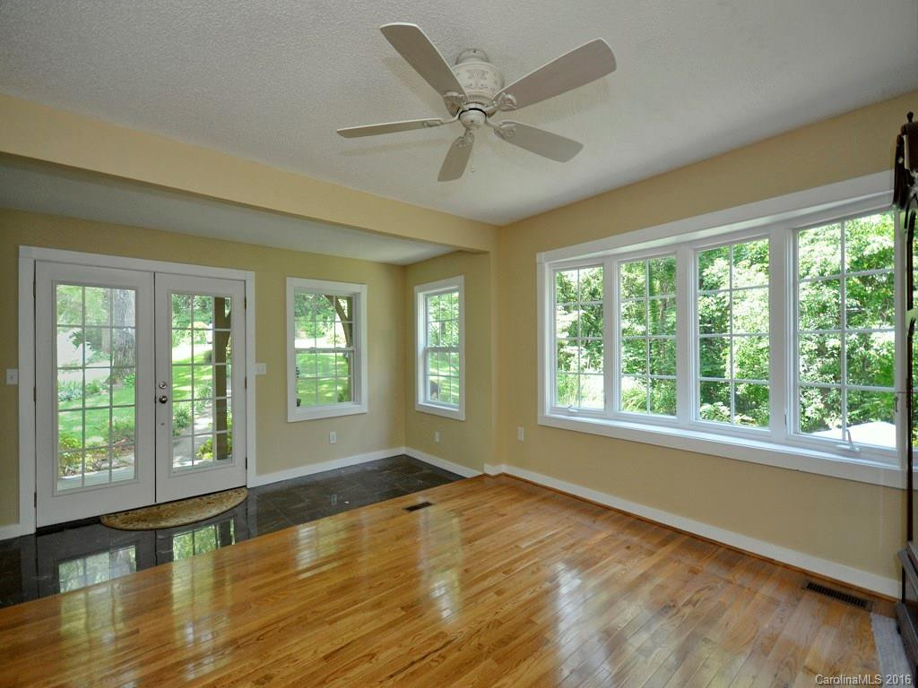1390 Country Club Road - Photo 3
