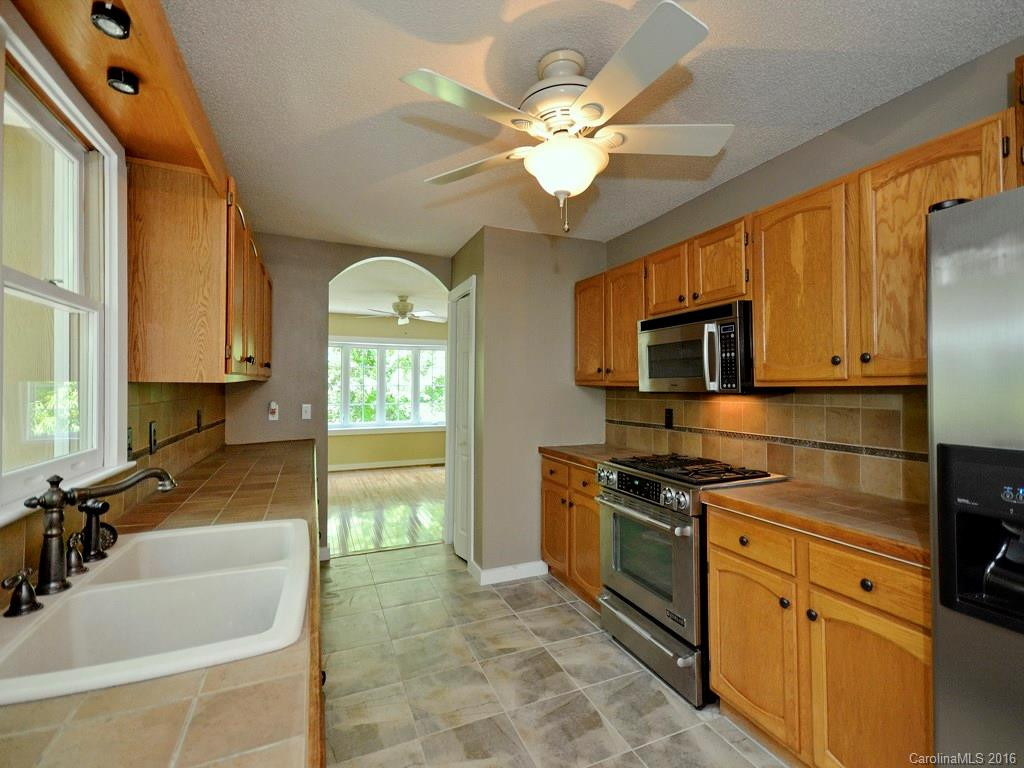 1390 Country Club Road - Photo 7