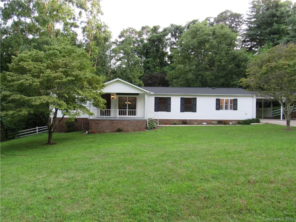 402 Hillcrest Circle
