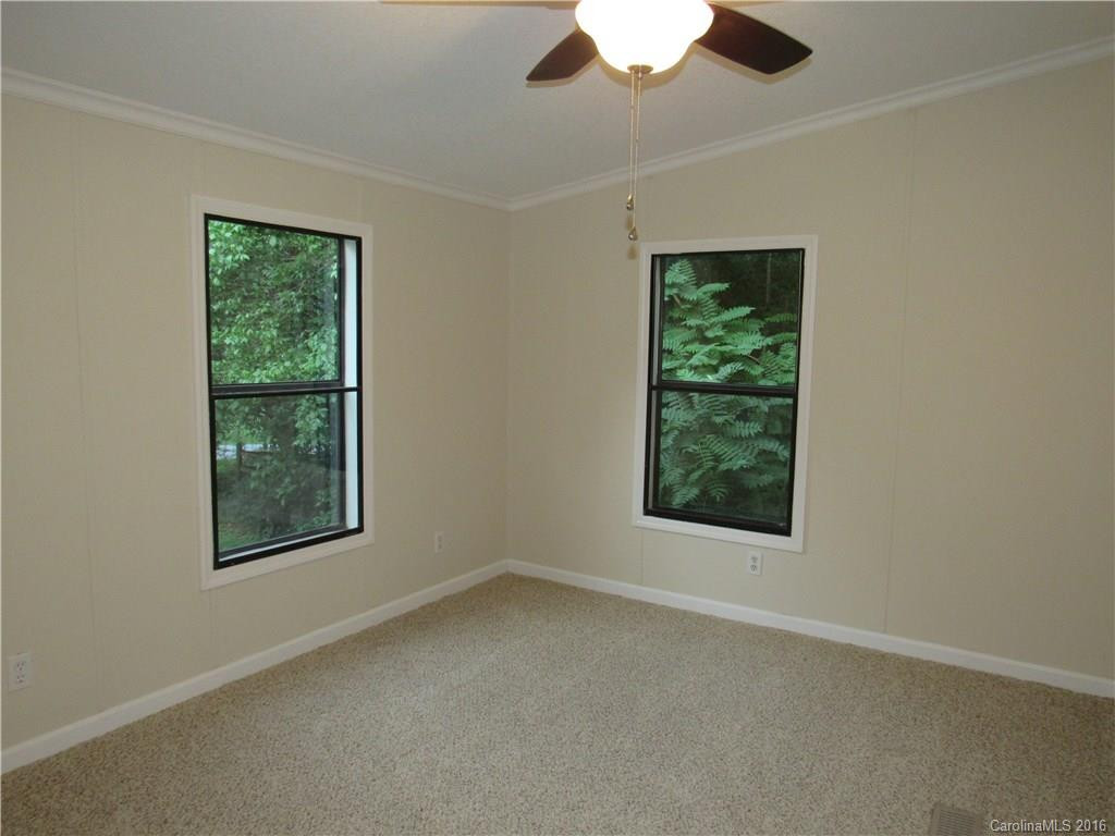 402 Hillcrest Circle - Photo 11