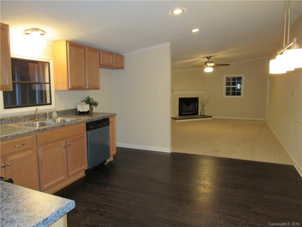 402 Hillcrest Circle - Photo 4