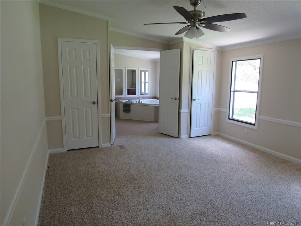402 Hillcrest Circle - Photo 7
