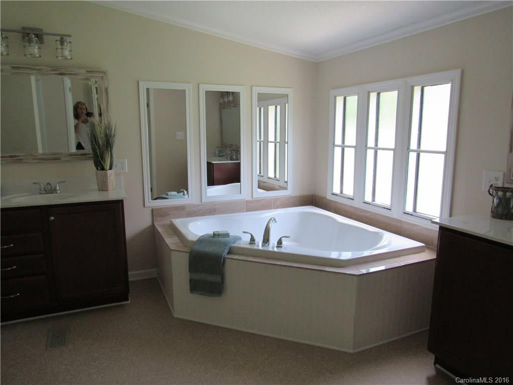 402 Hillcrest Circle - Photo 8