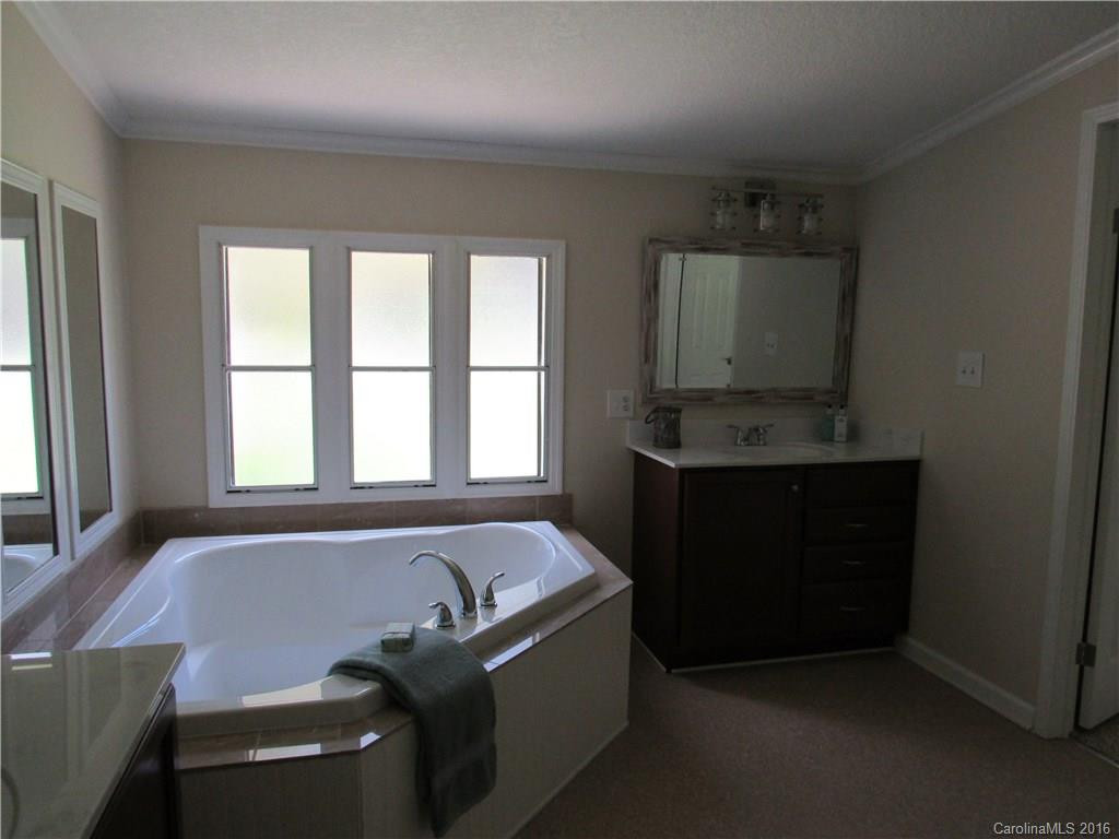 402 Hillcrest Circle - Photo 10