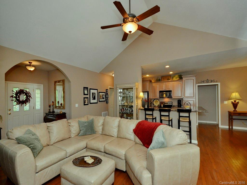 122 Baton Lane - Photo 3